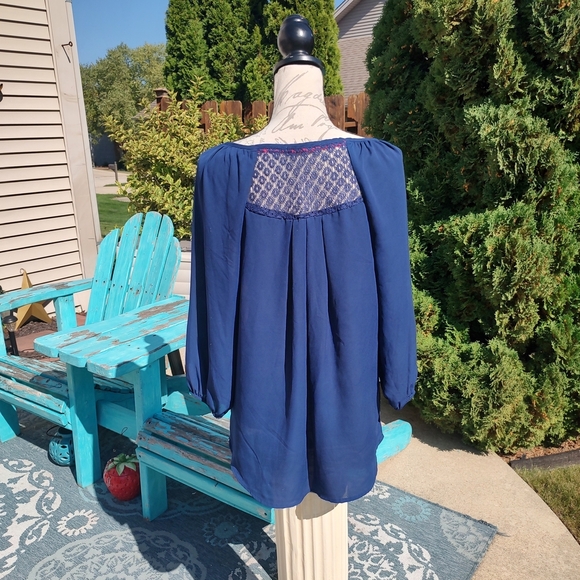 💥3/$20 Rewind Medium Multicolor Chevron Blouse! - Picture 6 of 9